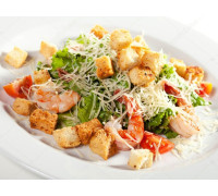 Салат цезарь с королевской креветкой
