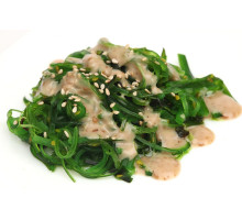 Салат Чука с ореховым соусом