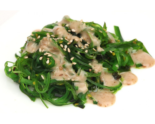 Салат Чука с ореховым соусом